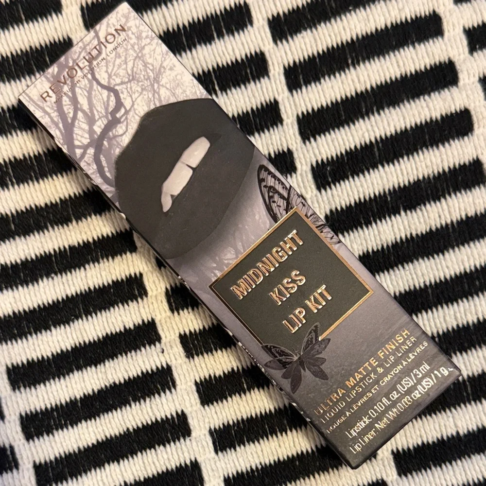🌻 Revolution Makeup Midnight Kiss Lip Kit NWT